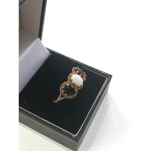 136 - g9ct old garnet opal trilogy ring weight 3.3g