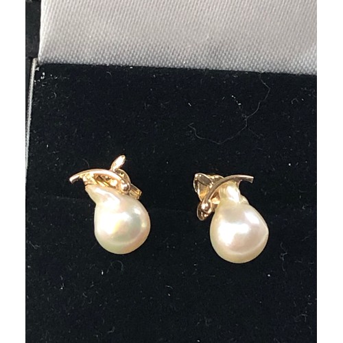 183 - 14ct gold baroque pearl pear studs