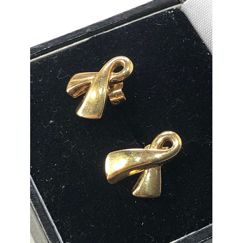 188 - 18ct gold ribbon design earrings measures approx 1.3cm drop weight approx 3g