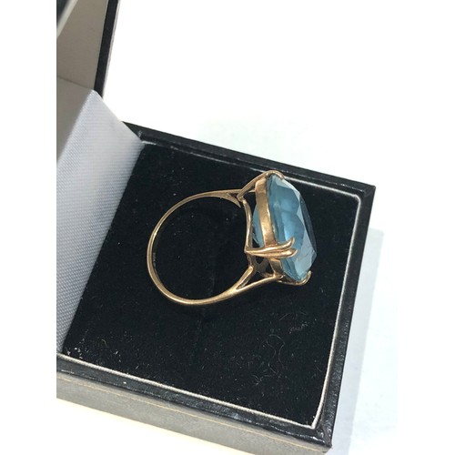 125 - 9ct gold large gemstone cocktail ring weight 5.7g