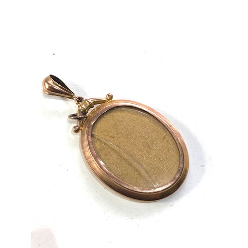 205 - Antique 9ct gold locket picture pendant measures approx 5.1cm drop by 2.7cm cracked glass