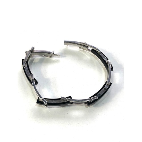 196 - 9ct white gold & black onyx modernist bracelet measures approx 18.5cm long 1.2cm wide weight 17g