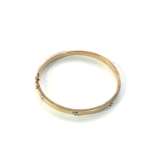 194 - 9ct gold screw design bangle weight 11g