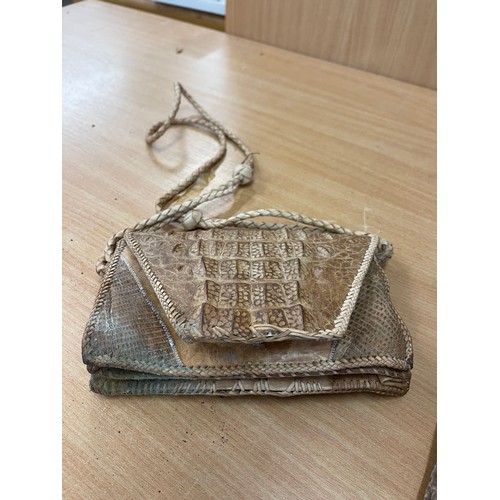 59 - 2 Vintage ladies handbags