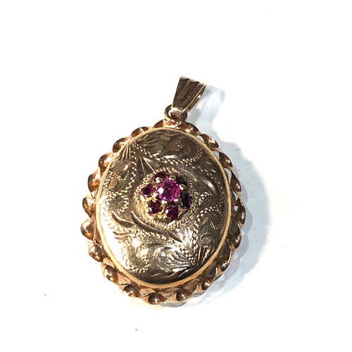 302 - 9ct gold garnet set locket pendant measures approx 3.3cm drop by 2cm wide weight 4.1g