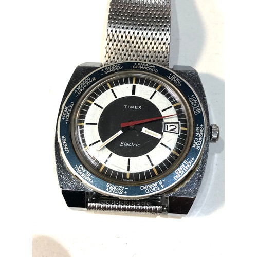 68 - Rare Vintage 1970s men's Timex electric world time wristwatch the watch does tick if shaken but stop... 