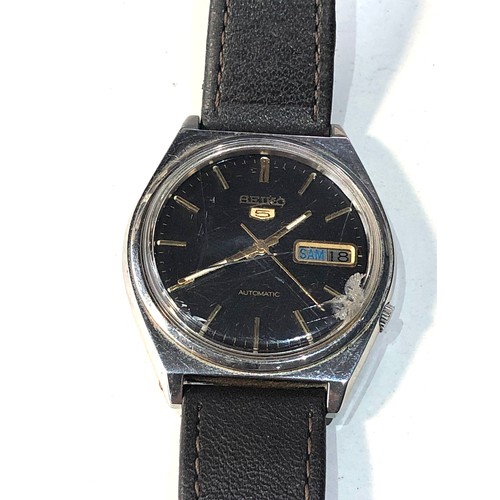 77 - Vintage Seiko 5 automatic 7009-3140 gents  wristwatch the watch is ticking but no warranty given age... 