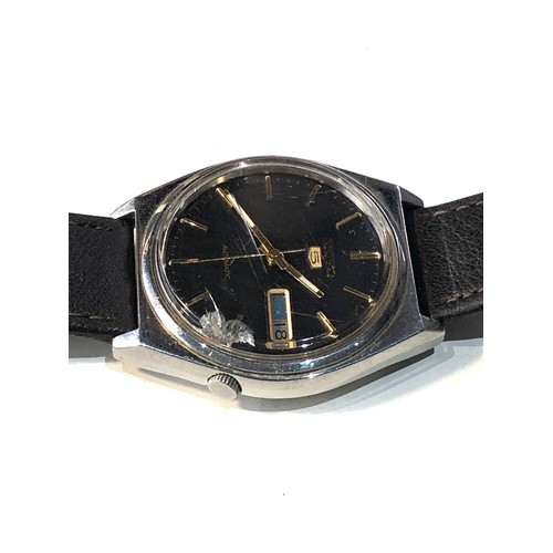 77 - Vintage Seiko 5 automatic 7009-3140 gents  wristwatch the watch is ticking but no warranty given age... 