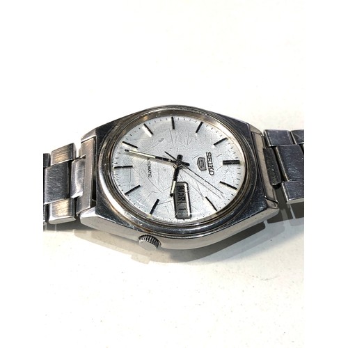 80 - Vintage Seiko 5 automatic 7009-3140 gents  wristwatch the watch is ticking but no warranty given age... 