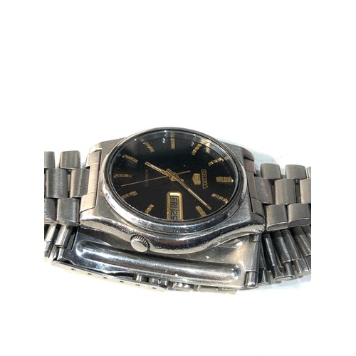 81 - Vintage Seiko 5 automatic 7009-3170 gents  wristwatch the watch is ticking but no warranty given age... 