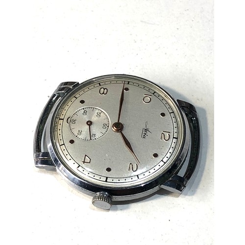 82 - Vintage Avia gents wristwatch in good condition large size stainless steel case case measures approx... 