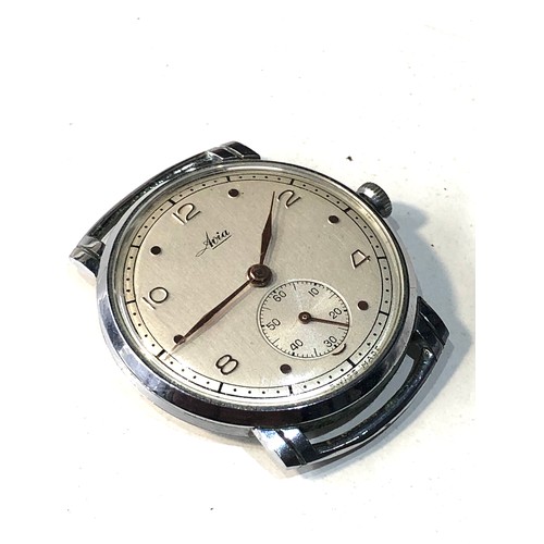 82 - Vintage Avia gents wristwatch in good condition large size stainless steel case case measures approx... 