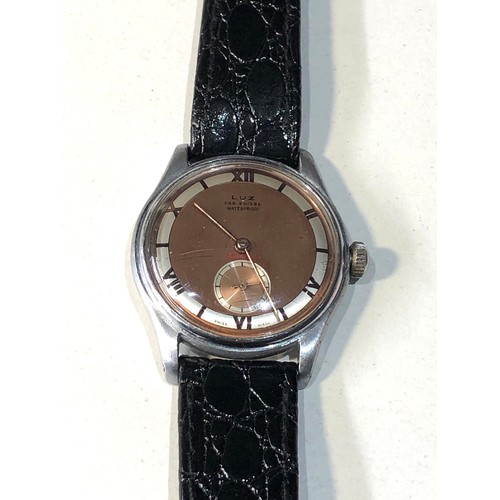 86 - Vintage Luz fab suisse  gents  wristwatch the watch is ticking but no warranty given age related wea... 