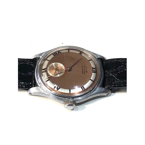 86 - Vintage Luz fab suisse  gents  wristwatch the watch is ticking but no warranty given age related wea... 