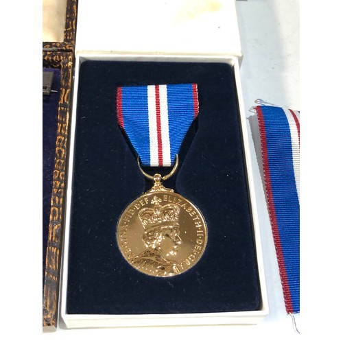 504 - 2 boxed medals includes ER.11 golden jubilee and southern railway st johns ambulance