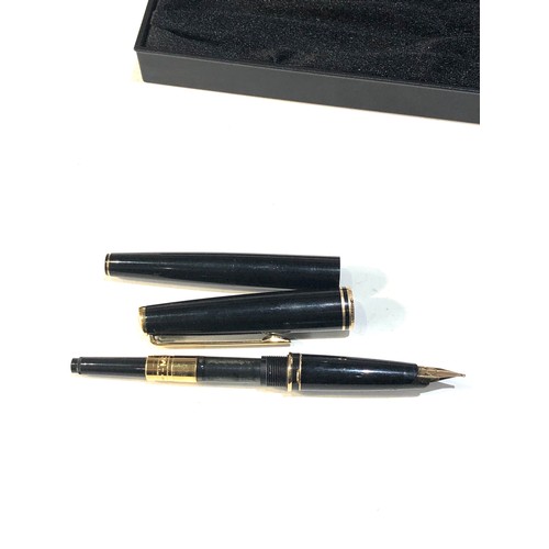 509 - Mont blanc 14ct gold nib fountain pen