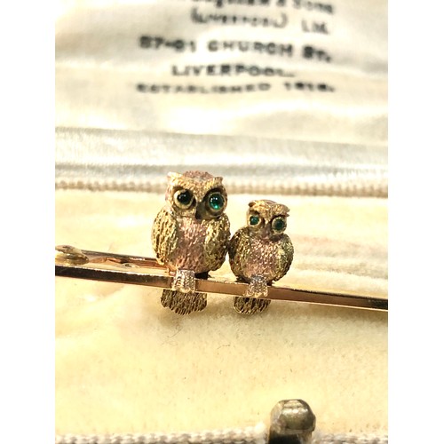 329 - Fine Boxed antique 9ct 2 coloured gold novelty owl pin brooch owls set with jewelled eyes measures a... 