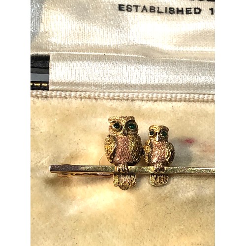 329 - Fine Boxed antique 9ct 2 coloured gold novelty owl pin brooch owls set with jewelled eyes measures a... 