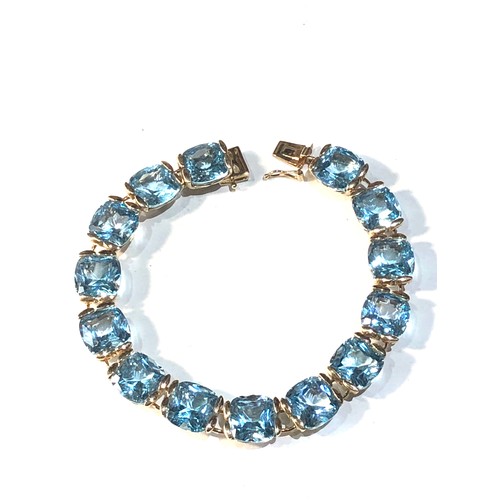 332 - 9ct gold blue gem set bracelet each gem measures approx 9mm by 9mm braclet measures approx length 17... 