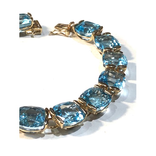 332 - 9ct gold blue gem set bracelet each gem measures approx 9mm by 9mm braclet measures approx length 17... 