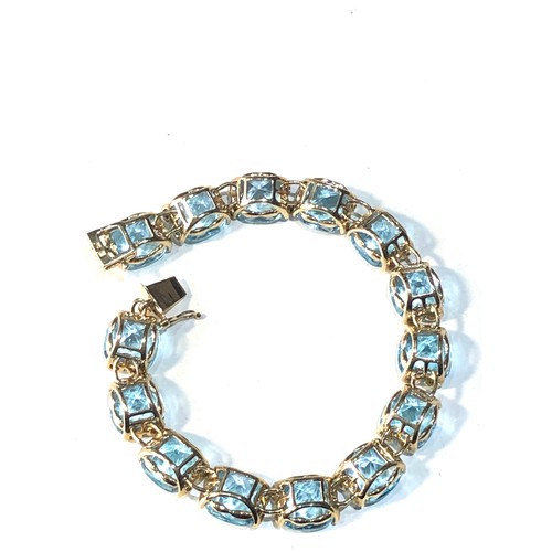 332 - 9ct gold blue gem set bracelet each gem measures approx 9mm by 9mm braclet measures approx length 17... 