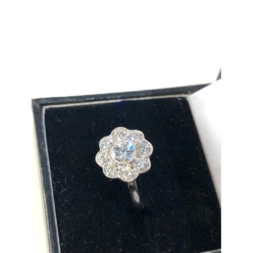 352 - Fine platinum and diamond ring 1.26ct diamonds weight of ring 3.9g