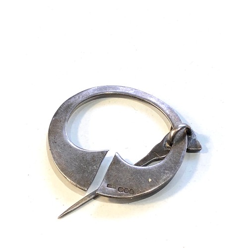 459 - Vintage Scottish Silver Penannular Celtic Brooch measures approx 5cm by 4cm scotish silver hallmarks