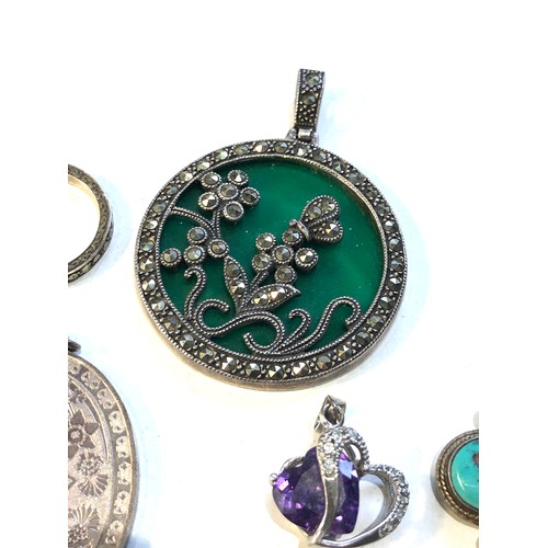 460 - Selection of vintage silver jewellery pendants etc