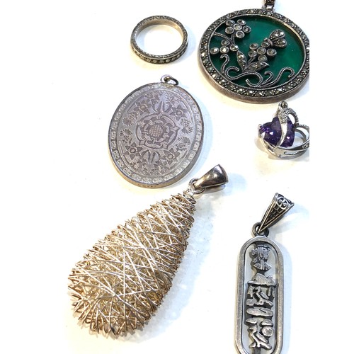 460 - Selection of vintage silver jewellery pendants etc