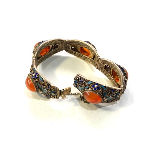 386 - Fine quality vintage Chinese export silver and enamel filigree carnelian bracelet measures approx 17... 