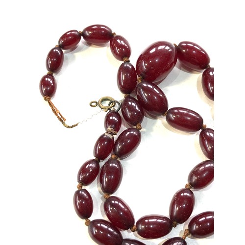 387 - Antique cherry amber / bakelite bead necklace good internal streaking weight 21g