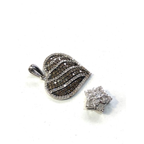 389 - 2 9ct white gold diamond pendants weight 5.1g heart pendant measures approx 3cm drop by 2.5cm wide