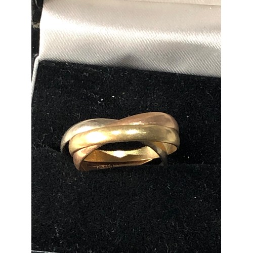 401 - 18ct gold tri colour Russian rolling wedding band 5.2g