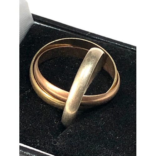 401 - 18ct gold tri colour Russian rolling wedding band 5.2g