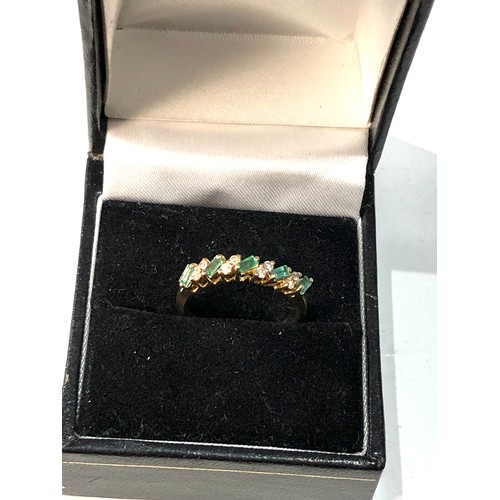 415 - 18ct gold emerald and diamond half eternity ring 2.8g