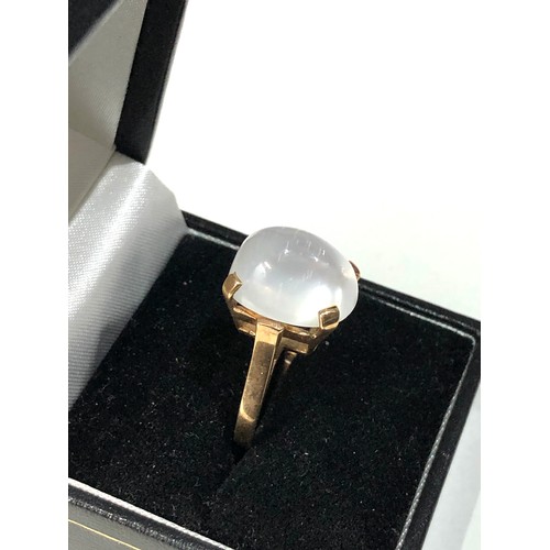 410 - 9ct gold sugar loaf cut quartz ring weight 5g