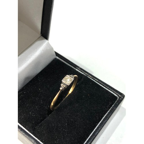 428 - 18ct gold diamond solitaire ring 1.9g