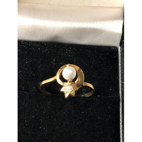 399 - 14ct gold celestial star & moon ring 1.5g