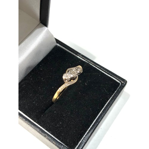 403 - 18ct gold diamond trilogy ring 2.3g