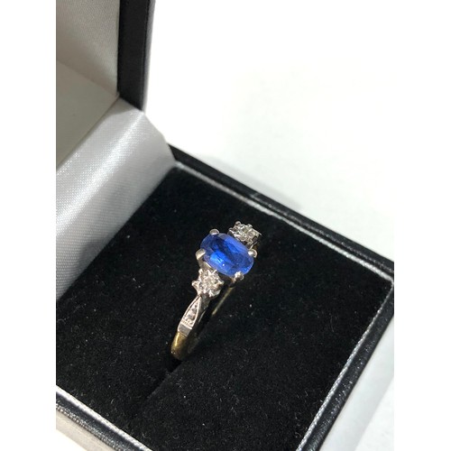 424 - 18ct gold diamond and sapphire trilogy ring 3.9g