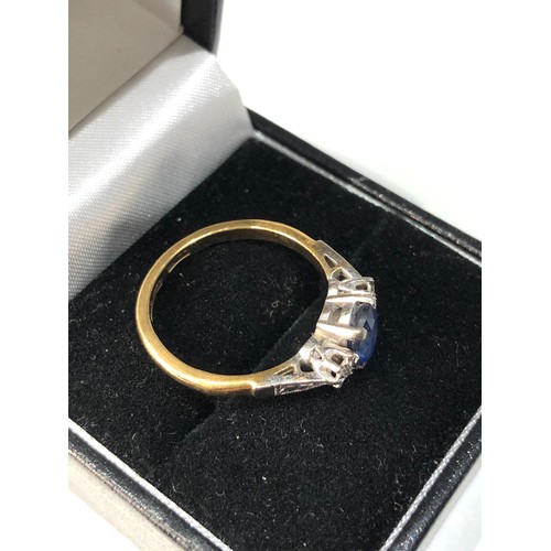 424 - 18ct gold diamond and sapphire trilogy ring 3.9g