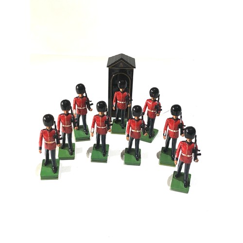 521 - Britains soldiers Set of guards