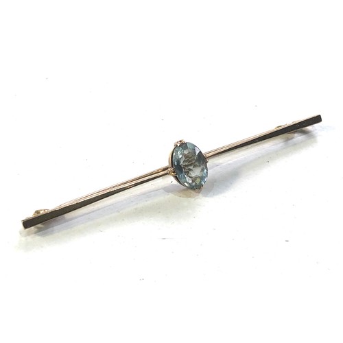 67 - Antique 9ct gold and aquamarine coloured stone bar brooch measures approx 61mm wide gem measures app... 