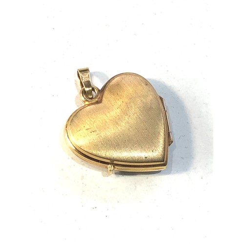 68 - Small 9ct gold heart locket measures approx 2.5cm drop by 1.9cm wid weight 2g in good condition