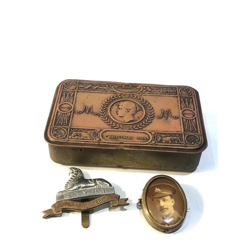 440 - ww1 Princess Mary christmas tin , cap badge and picture brooch