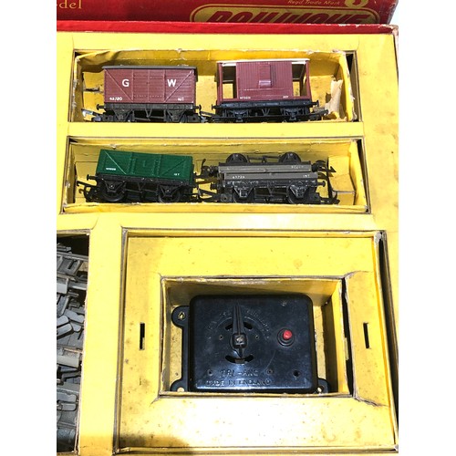 545 - Triang r3z goods train boxed railway set box in worn condition train set in played with condition as... 