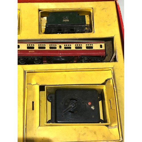 546 - Triang r1z passenger train boxed railway set box in worn condition train set in played with conditio... 