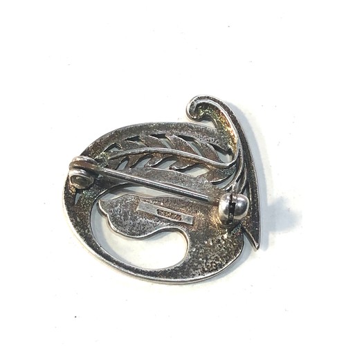 397 - Vintage Ola Gorie Orkney Sterling Silver brooch measures approx 23mm by 22mm