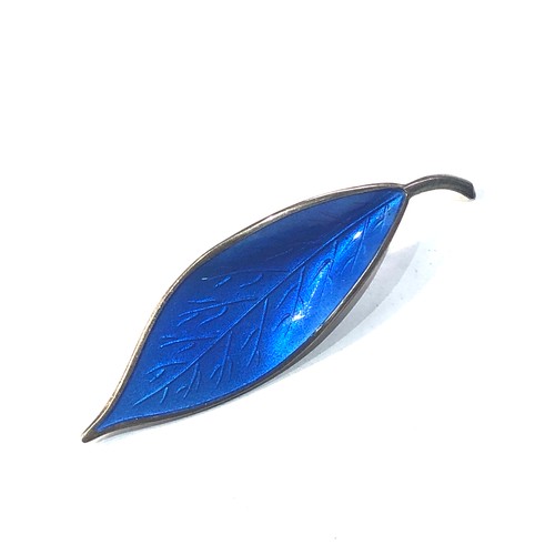 294 - Vintage David Andersen silver and enamel leaf brooch measures approx 7cm by 1.9cm in good condition