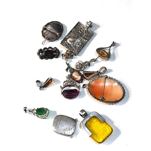 362 - Selection of vintage silver jewellery includes cameos pendants etc